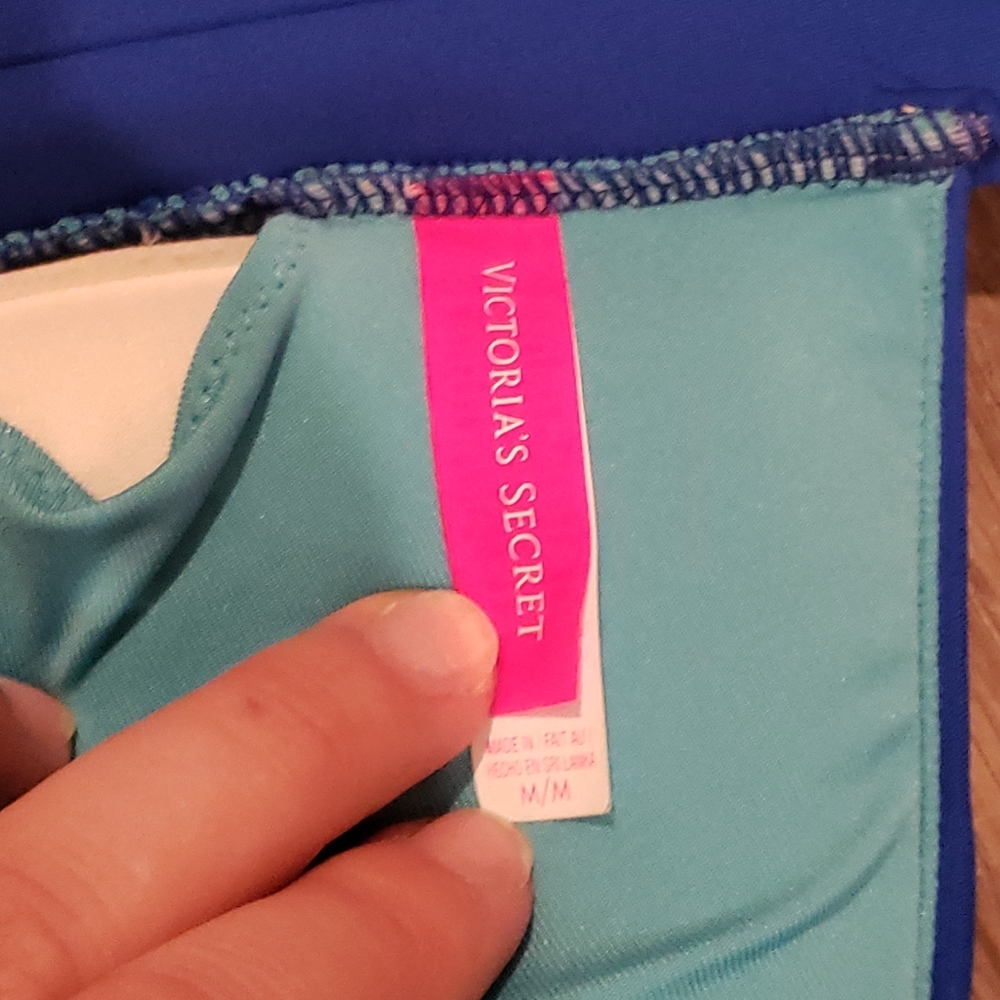 2 TOPS Victoria's Secret bikini - Picture 4 of 13